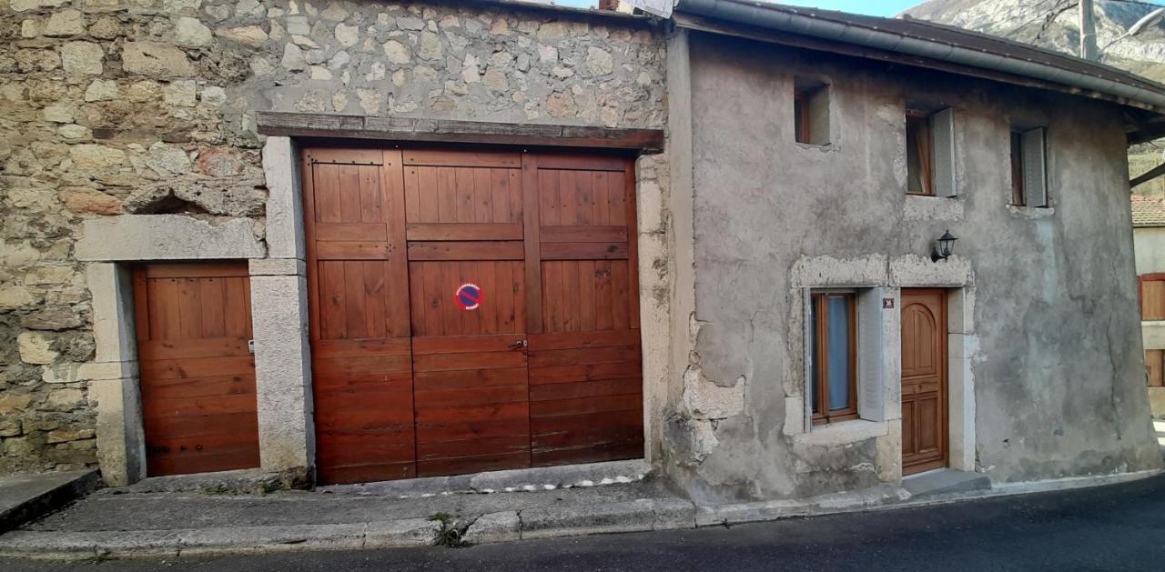 Petite Maison De Village Situee Entre Lacs, Cascades Et Montagnes Virieu-le-Grand Zewnętrze zdjęcie